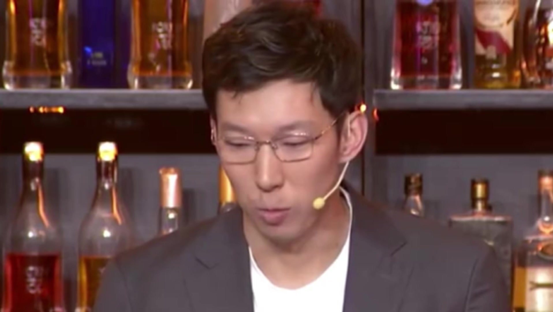 九游娱乐app下载-周琦：看骑士打球就像看北京比赛 就是两个人在单打 其他人在看戏